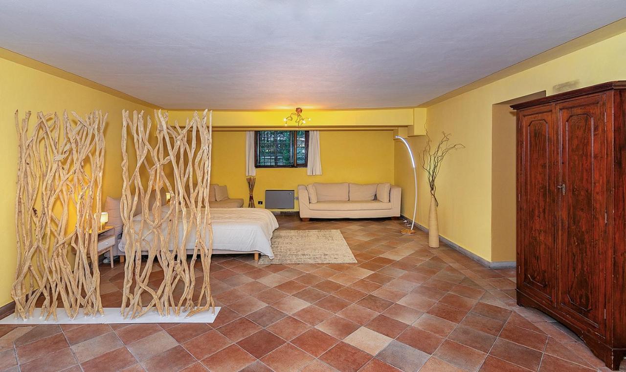 Villa Cecilia, Facing Lucca'S City Walls Exterior photo
