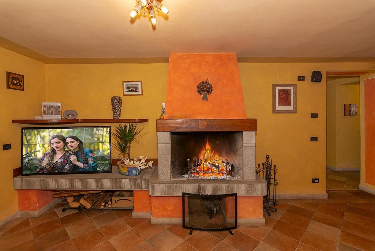 Villa Cecilia, Facing Lucca'S City Walls Exterior photo