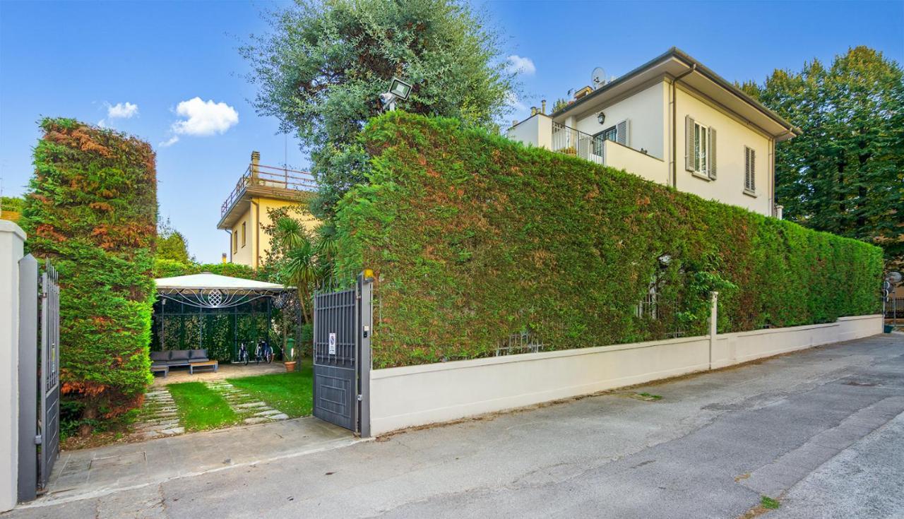 Villa Cecilia, Facing Lucca'S City Walls Exterior photo